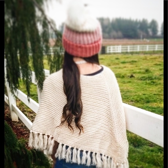 Cream colored Poncho!!💗 - Picture 2 of 2